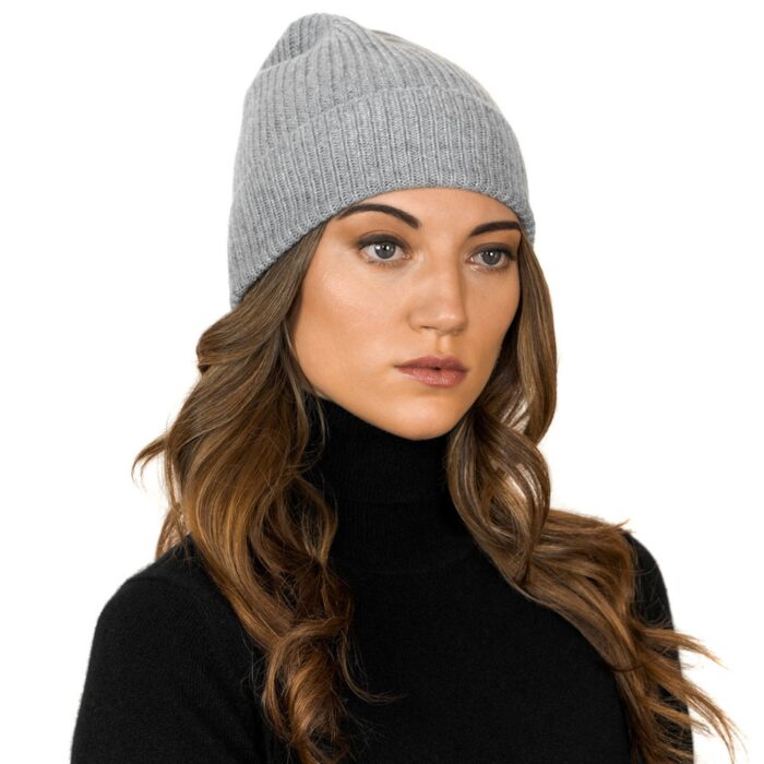 This 3-ply Unisex cashmere beanie features a classic ribbed knit design, offering a snug fit and a luxuriously soft texture, available in a range of rich, elegant colours