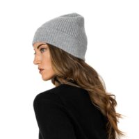 This 3-ply Unisex cashmere beanie features a classic ribbed knit design, offering a snug fit and a luxuriously soft texture, available in a range of rich, elegant colours