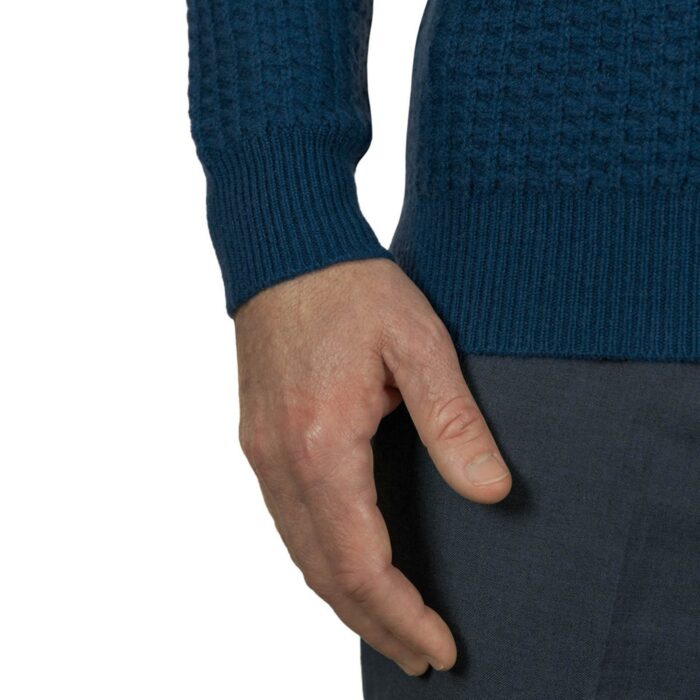 Men's classic honeycomb cashmere jumper in a timeless design, crafted from 100% cashmere for luxurious softness and comfort