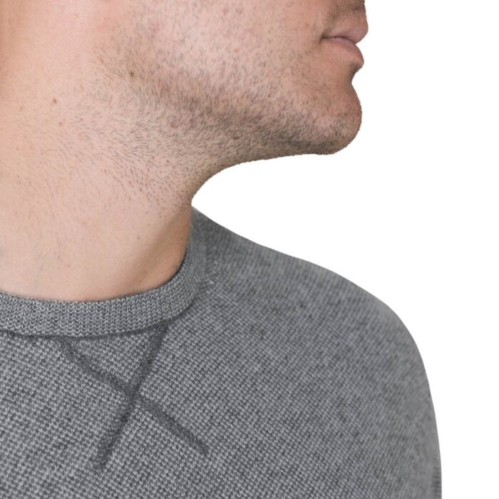 Men's classic Jacquard cashmere jumper in a timeless design, crafted from 100% cashmere for luxurious softness and comfort. Featured in Grey