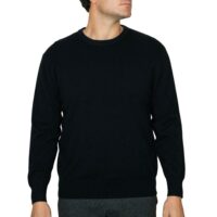 Men's classic cashmere jumper in a timeless design, crafted from 100% cashmere for luxurious softness and comfort. Featured in black