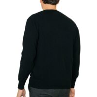 Men's classic cashmere jumper in a timeless design, crafted from 100% cashmere for luxurious softness and comfort. Featured in Black