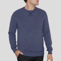 Men's classic cashmere jumper in a timeless design, crafted from 100% cashmere for luxurious softness and comfort