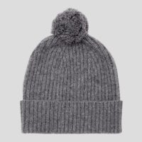 This 3-ply Unisex cashmere beanie features a classic ribbed knit design, offering a snug fit and a luxuriously soft texture, available in a range of rich, elegant colours