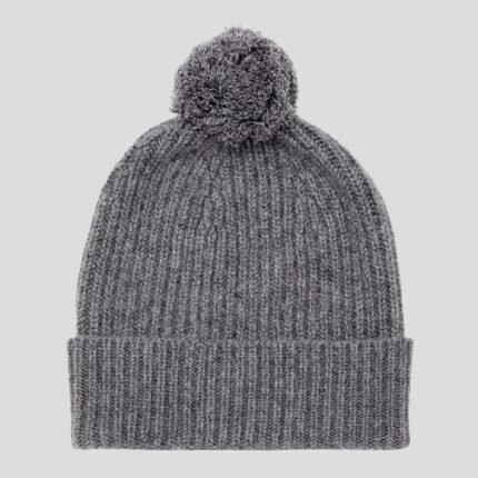 This 3-ply Unisex cashmere beanie features a classic ribbed knit design, offering a snug fit and a luxuriously soft texture, available in a range of rich, elegant colours