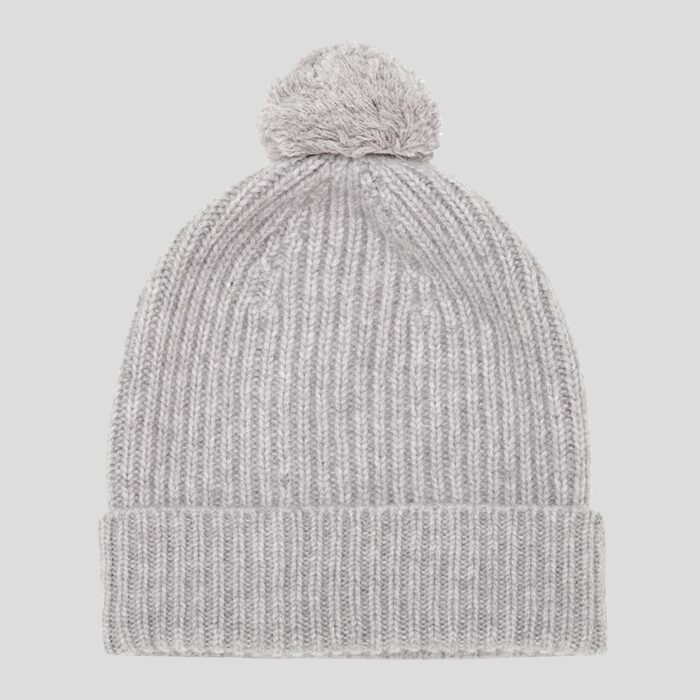This 3-ply Unisex cashmere beanie features a classic ribbed knit design, offering a snug fit and a luxuriously soft texture, available in a range of rich, elegant colours