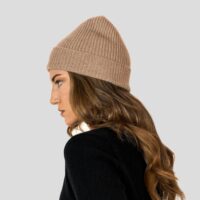 This 3-ply Unisex cashmere beanie features a classic ribbed knit design, offering a snug fit and a luxuriously soft texture, available in a range of rich, elegant colours