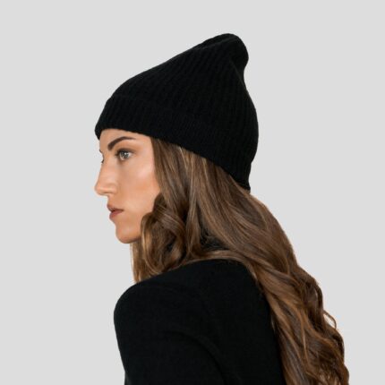 This 3-ply Unisex cashmere beanie features a classic ribbed knit design, offering a snug fit and a luxuriously soft texture, available in a range of rich, elegant colours