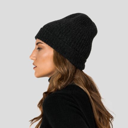 This 3-ply Unisex cashmere beanie features a classic ribbed knit design, offering a snug fit and a luxuriously soft texture, available in a range of rich, elegant colours