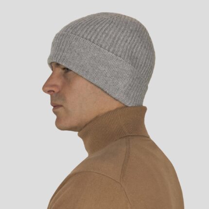 This 3-ply Unisex cashmere beanie features a classic ribbed knit design, offering a snug fit and a luxuriously soft texture, available in a range of rich, elegant colours
