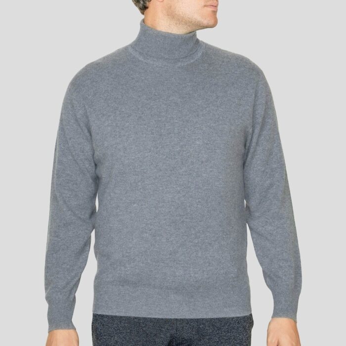 Men's classic cashmere jumper in a timeless design, crafted from 100% cashmere for luxurious softness and comfort