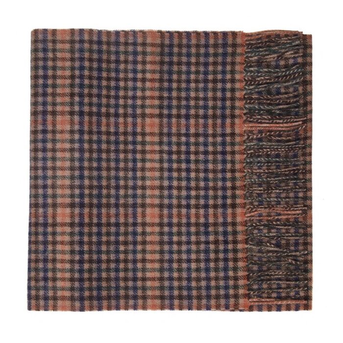Featuring a rich tartan pattern, this 2-ply Lambswool scarf drapes gracefully with a classic check design and a subtle texture, available in a variety of traditional tartans.