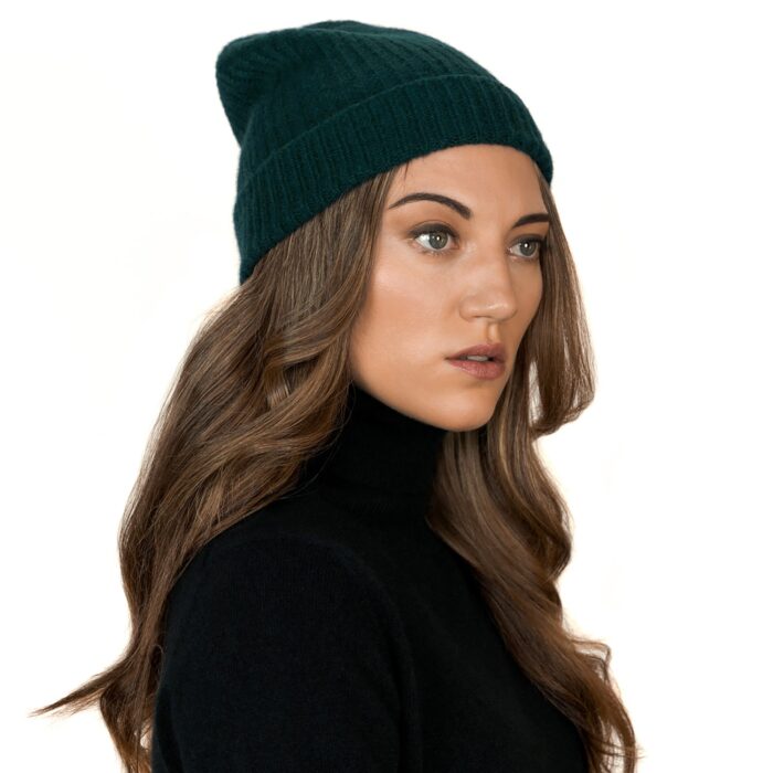 This 3-ply Unisex cashmere beanie features a classic ribbed knit design, offering a snug fit and a luxuriously soft texture, available in a range of rich, elegant colours