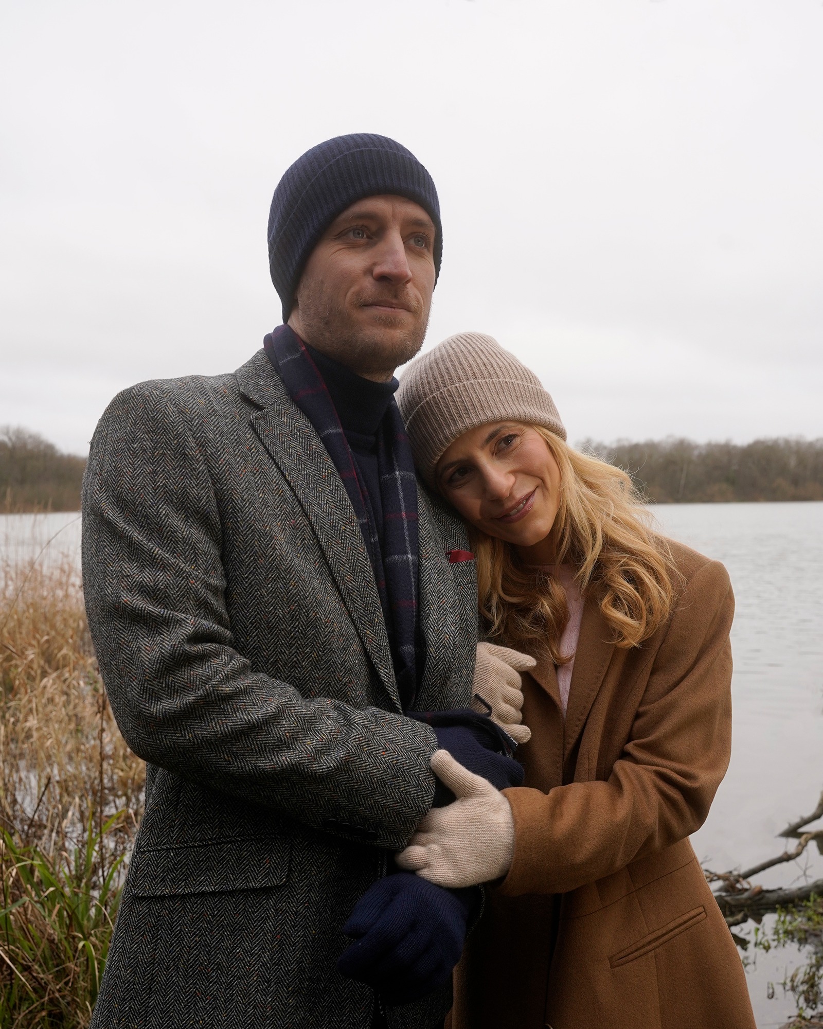This 3-ply Unisex cashmere beanie features a classic ribbed knit design, offering a snug fit and a luxuriously soft texture, available in a range of rich, elegant colours